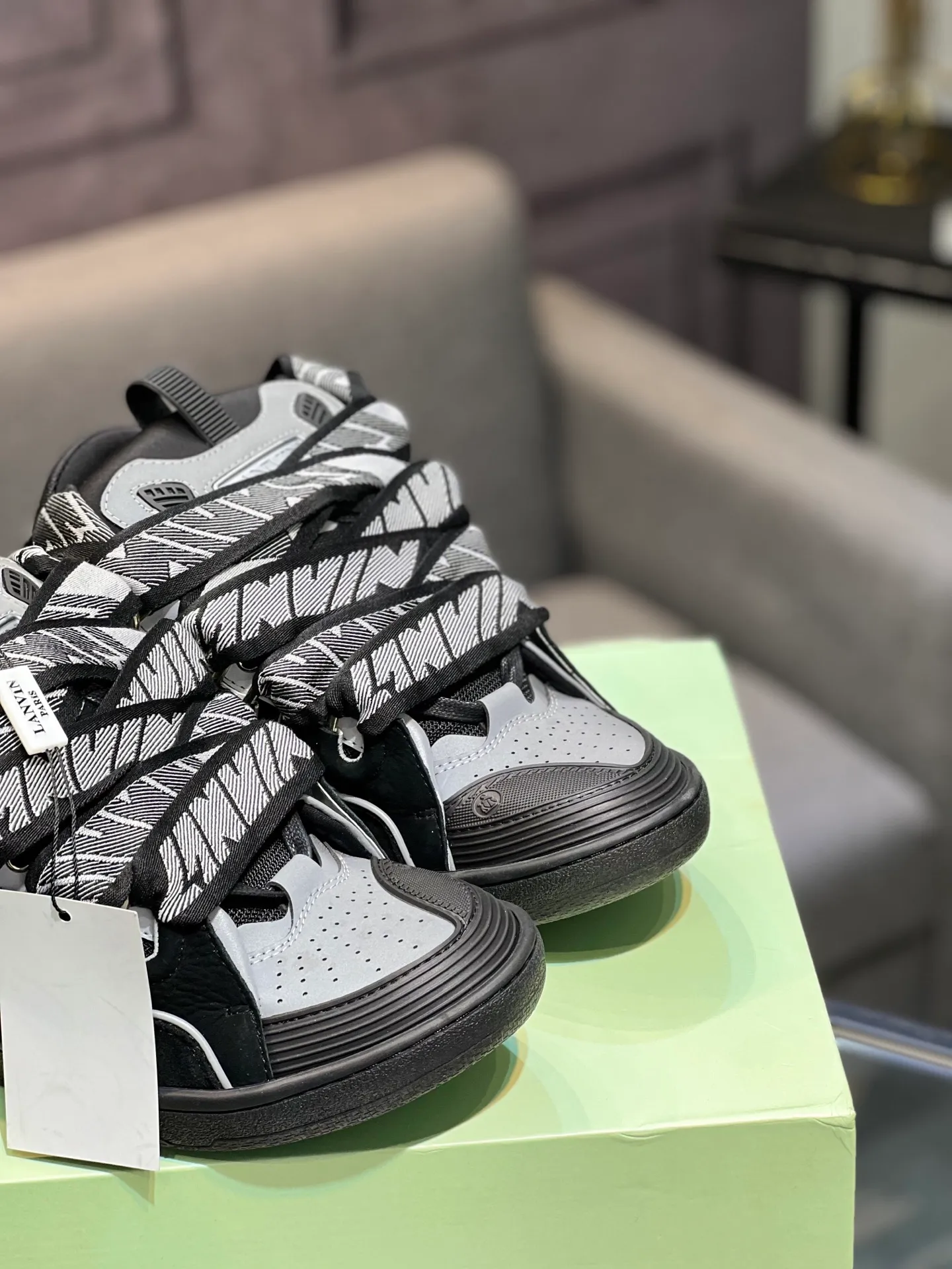 Men's men's shoes💰780 [LANVIN] Latest lace-up fashionable casual sneakers for couples High-quality CLAY couple series‼ ️ The latest trendy products of the season 🌈Many bloggers have planted grass and purchased the original open-mold customization. The upper and outsole are sewn with mark threads without edge sealing. Multiple material splicing combination design. Very versatile for fashionable and casual wear. Comfortable on the feet. Recommended for self-retention (upper cowhide + cow suede + breathable mesh) inner foot pad cowhide exclusive original open-mold clear logo rubber outsole ⚠️36-44 yards (45 custom-made)
